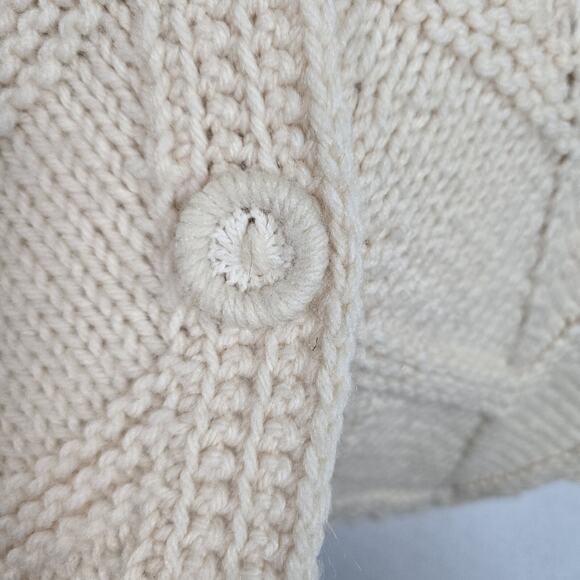 VTG Hand Knitted Cape Poncho Beige Button Front Grandmacore Boho Handmade - Picture 7 of 15